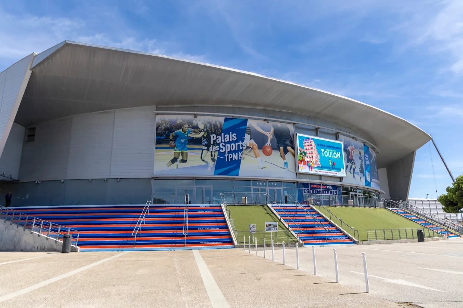 palais_des_sports_exterieur_OP_11_afb061ad68-resized.webp